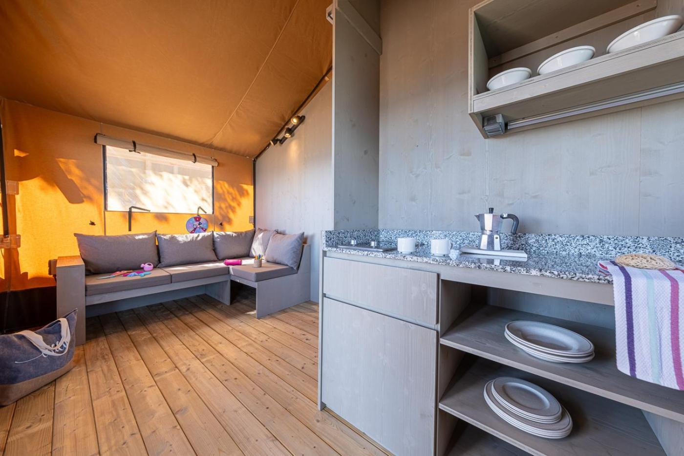 Camping Estival Torre De La Mora تاماريت المظهر الخارجي الصورة